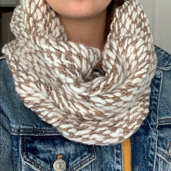 Steve Madden Accessories - Steve Madden Brown&White Infinity Scarf